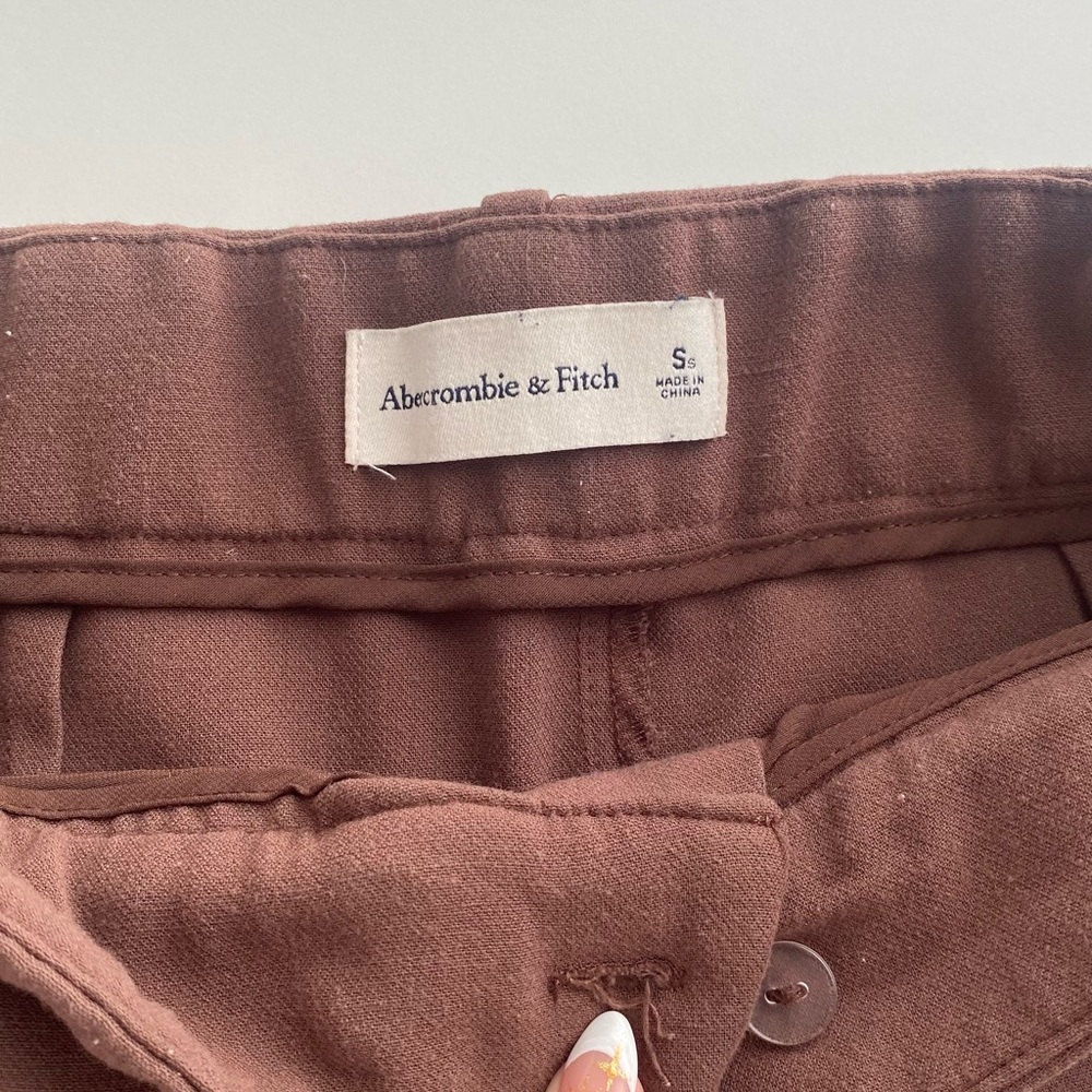 A&F Tailored Relaxed Straight Pant Brown